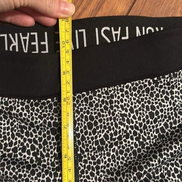 Nike Dri Fit leopard running leggings - Picture 5 of 7